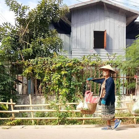 Vanpila Savannakhet Bagian luar foto