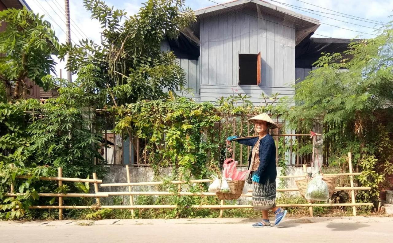 Vanpila Savannakhet Bagian luar foto
