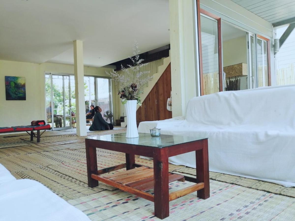 Vanpila Savannakhet Bagian luar foto